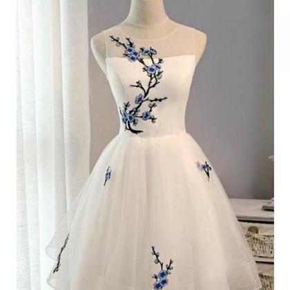 A Line Sleeveless Embroidery Homecoming Dresses..