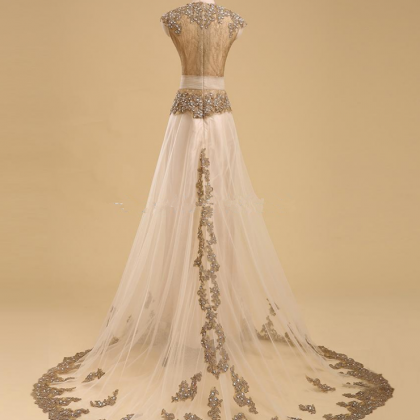 The Beautiful Dress Of The Long Arabian Kaftan..