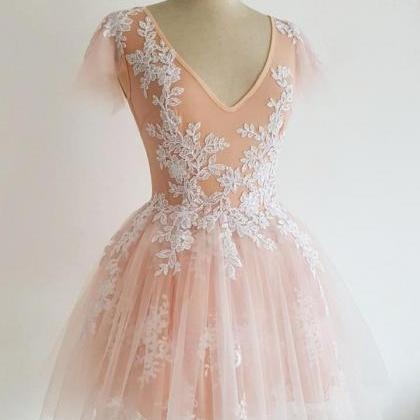 Exquisite Tulle V-neck Short A-line Homecoming..