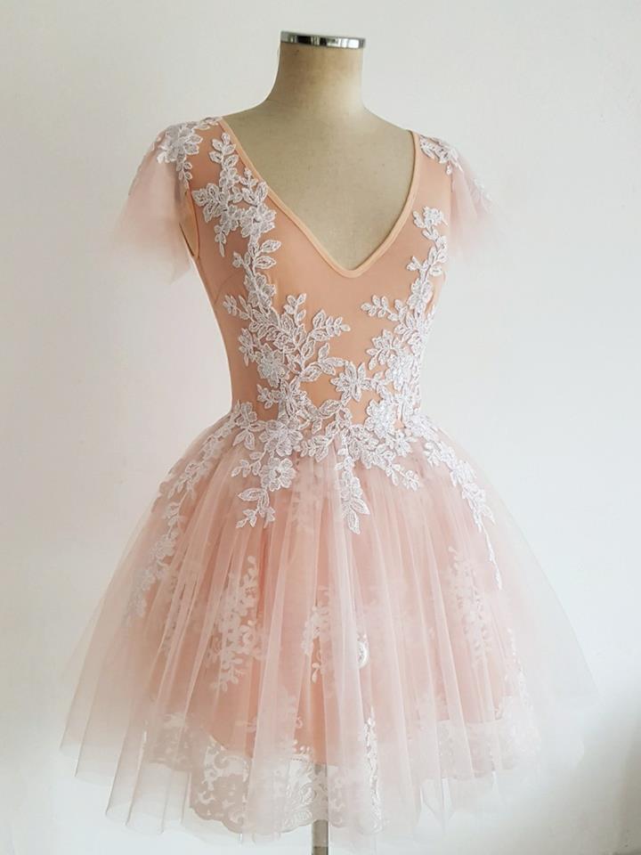 Exquisite Tulle V-neck Short A-line Homecoming Dresses With Appliques