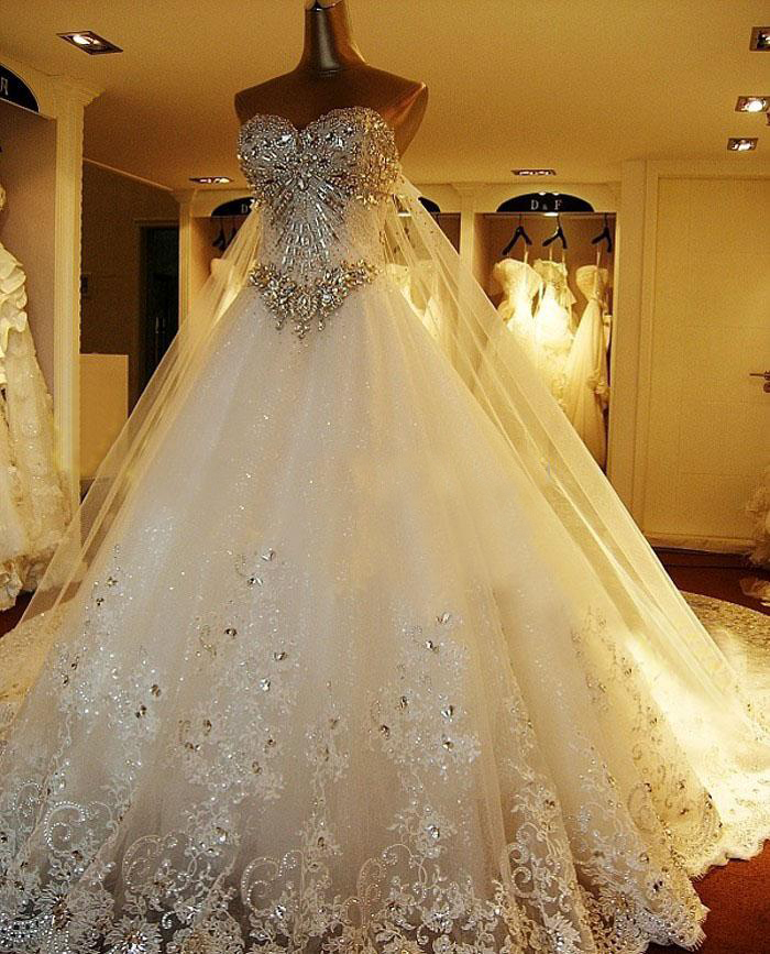 Luxury Crystal Wedding Dresses Lace Cathedral Lace-up Back Bridal Gowns 2015 A-line Sweetheart Appliques Beaded Garden Sets Veil