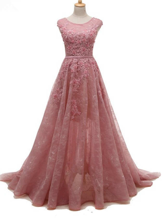 Exquisite Lace Floral Gown With Long Train on Luulla